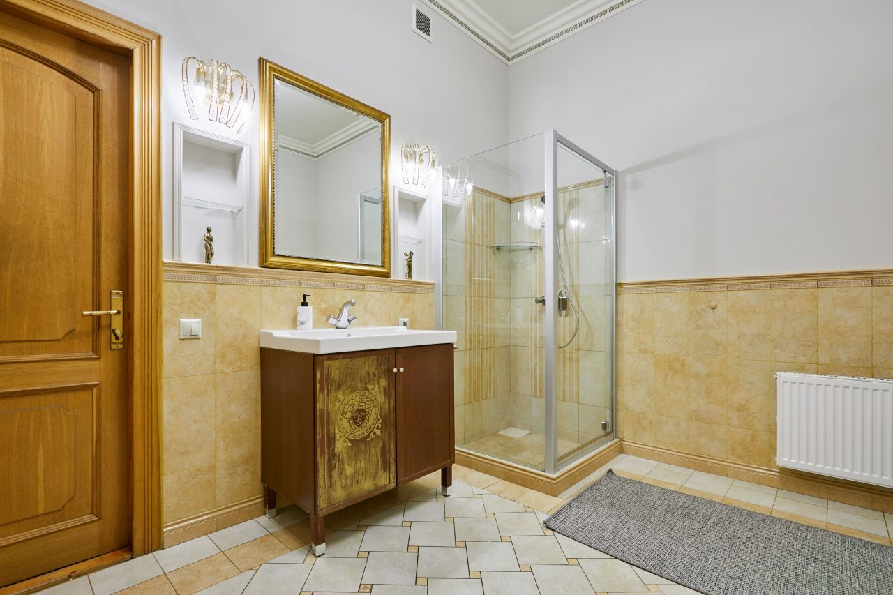 Апартаменты (Три спальни, балкон, красивый дом), Апартаменты Три спальни балкон красивый дом