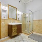 Апартаменты (Три спальни, балкон, красивый дом), Апартаменты Три спальни балкон красивый дом
