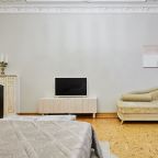 Апартаменты (Три спальни, балкон, красивый дом), Апартаменты Три спальни балкон красивый дом