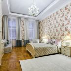 Апартаменты (Три спальни, балкон, красивый дом), Апартаменты Три спальни балкон красивый дом