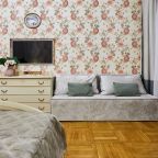Апартаменты (Три спальни, балкон, красивый дом), Апартаменты Три спальни балкон красивый дом