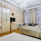 Апартаменты (Три спальни, балкон, красивый дом), Апартаменты Три спальни балкон красивый дом