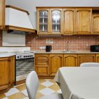 Апартаменты (Три спальни, балкон, красивый дом), Апартаменты Три спальни балкон красивый дом
