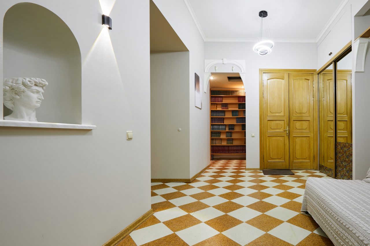 Апартаменты (Три спальни, балкон, красивый дом), Апартаменты Три спальни балкон красивый дом
