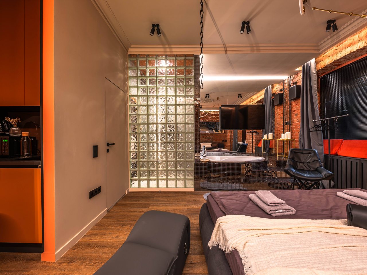 Апартаменты (Loft Studio 18+), Апартаменты Loft Studio 18+