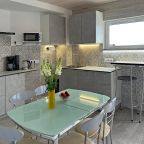 Полноценная кухня с фильтром питьевой воды.