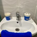 Полулюкс (МОРСКОЙ. Трехместный номер на третьем этаже с балконом и отдельным входом.), Гостевой дом Колибри