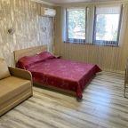 Студио (Десятый), Гостевой дом Галон