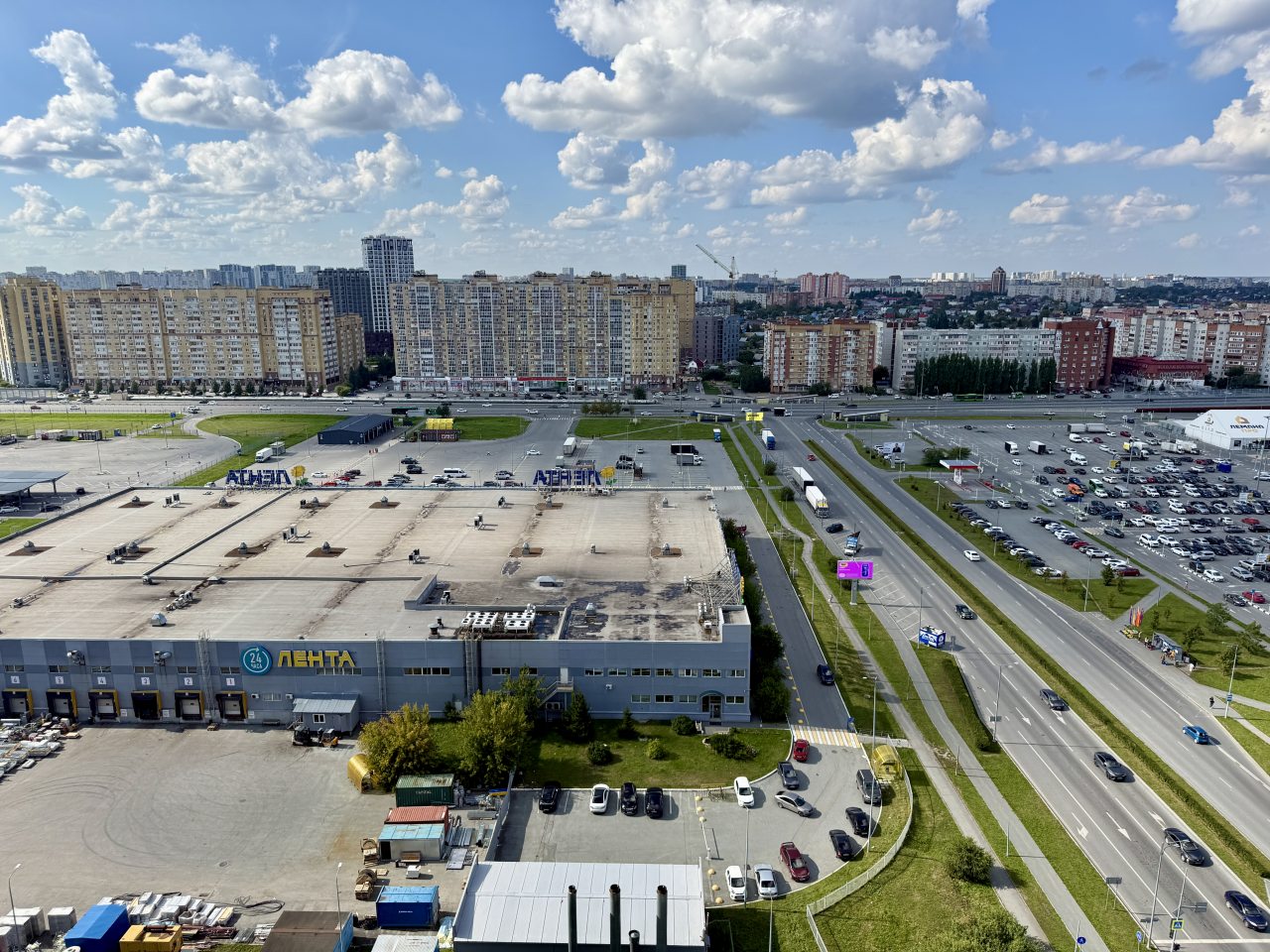 Апартаменты (С закрытым двором, рядом ТЦ Кристалл!), Апартаменты На Менделеева