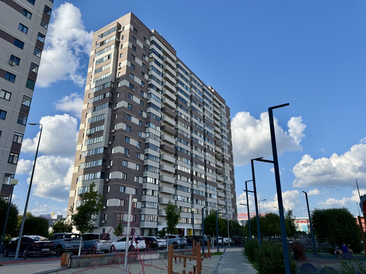 Апартаменты (С закрытым двором, рядом ТЦ Кристалл!), Апартаменты На Менделеева