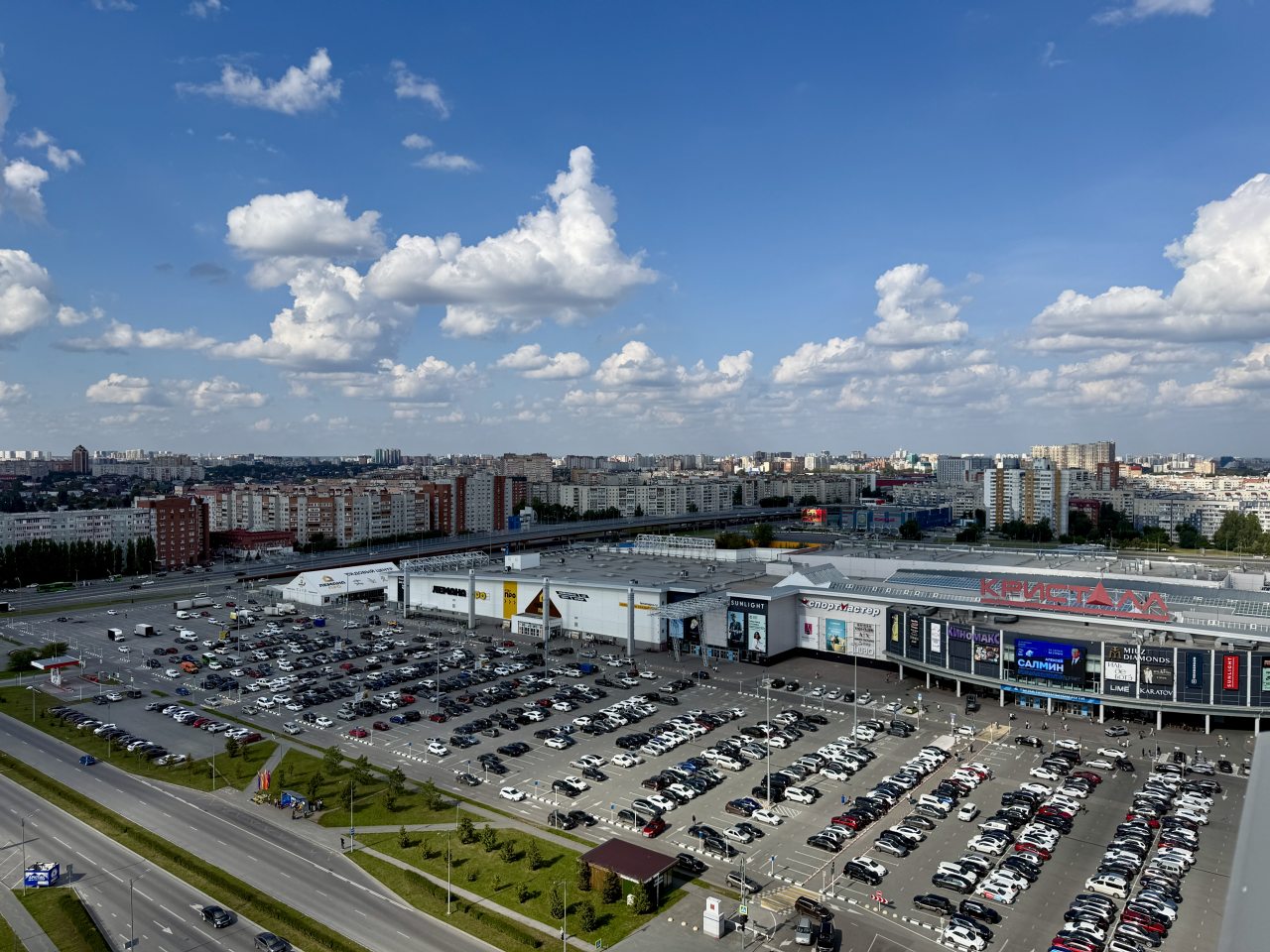 Апартаменты (С закрытым двором, рядом ТЦ Кристалл!), Апартаменты На Менделеева