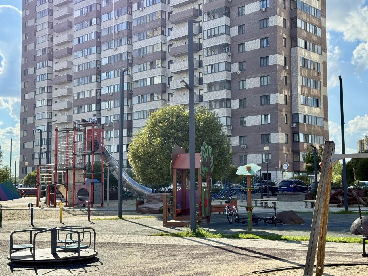 Апартаменты (С закрытым двором, рядом ТЦ Кристалл!), Апартаменты На Менделеева