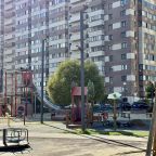 Апартаменты (С закрытым двором, рядом ТЦ Кристалл!), Апартаменты На Менделеева