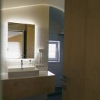 Четырехместный (Двухэтажный дом с террасой у воды на одну ночь), Отель Basic