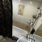 Трёхместный и более, Апартаменты Тухачевского 50
