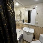 Трёхместный и более, Апартаменты Тухачевского 50