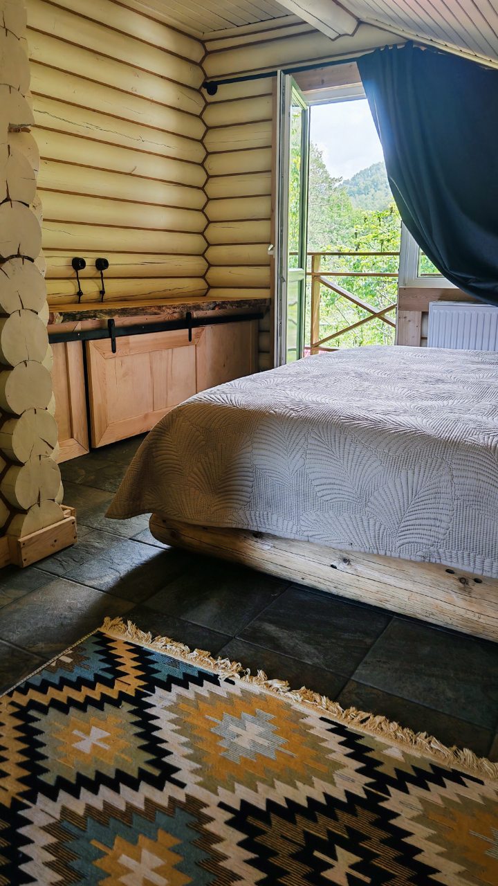 Люкс (Luxe** Room двухкомнатный с видом на горы и реку (к1R3)), Отель ЭКО отель в горах Алтая Шале Леший
