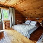 Двухместный (Double Deluxe Room с балконом и видом на горы (к3R3-4)), Отель ЭКО отель в горах Алтая Шале Леший