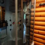 Двухместный (Double Deluxe Room с балконом и видом на горы (к3R3-4)), Отель ЭКО отель в горах Алтая Шале Леший