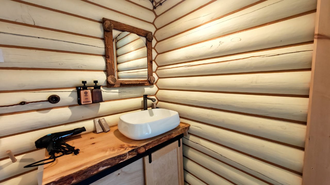 Двухместный (Double Room с двуспальной кроватью  (к1R1-2)), Отель ЭКО отель в горах Алтая Шале Леший