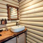 Двухместный (Double Room с двуспальной кроватью  (к1R1-2)), Отель ЭКО отель в горах Алтая Шале Леший