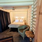 Двухместный (Double Room с двуспальной кроватью  (к1R1-2)), Отель ЭКО отель в горах Алтая Шале Леший