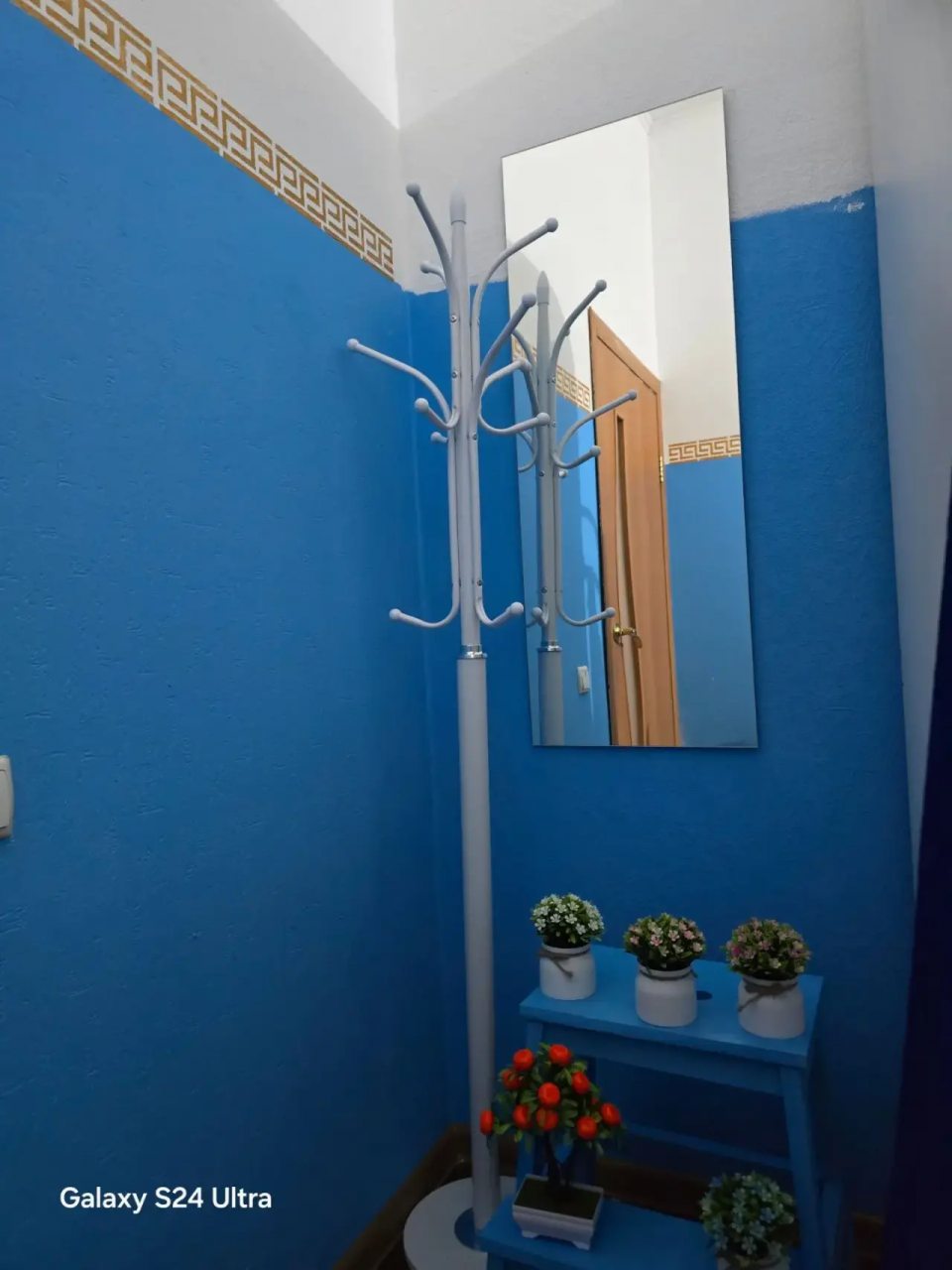 Шестиместный Женский (Греция), Хостел Вокруг Света