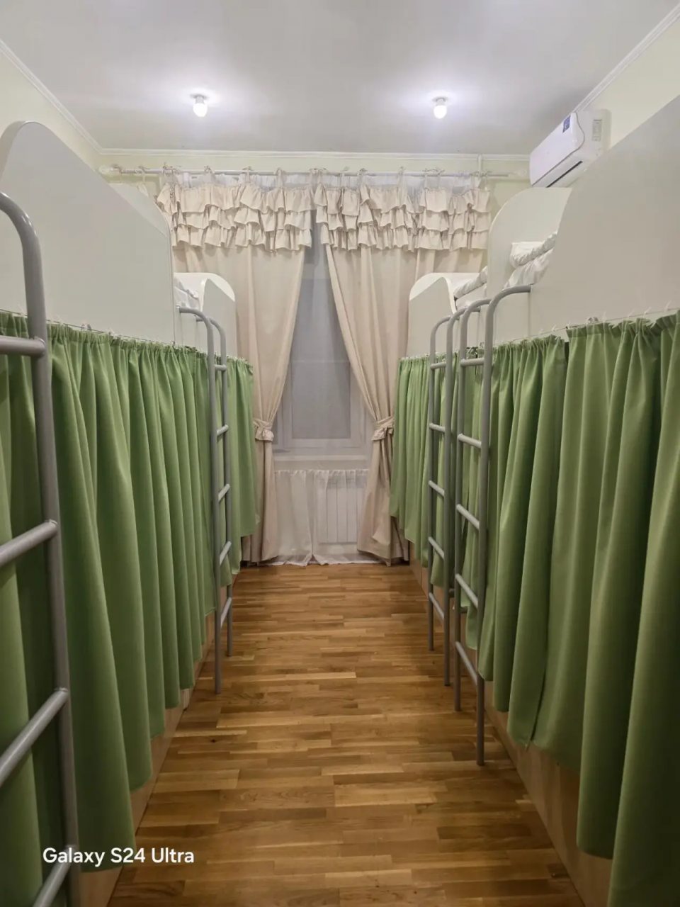 Восьмиместный Мужской (Тайланд), Хостел Вокруг Света
