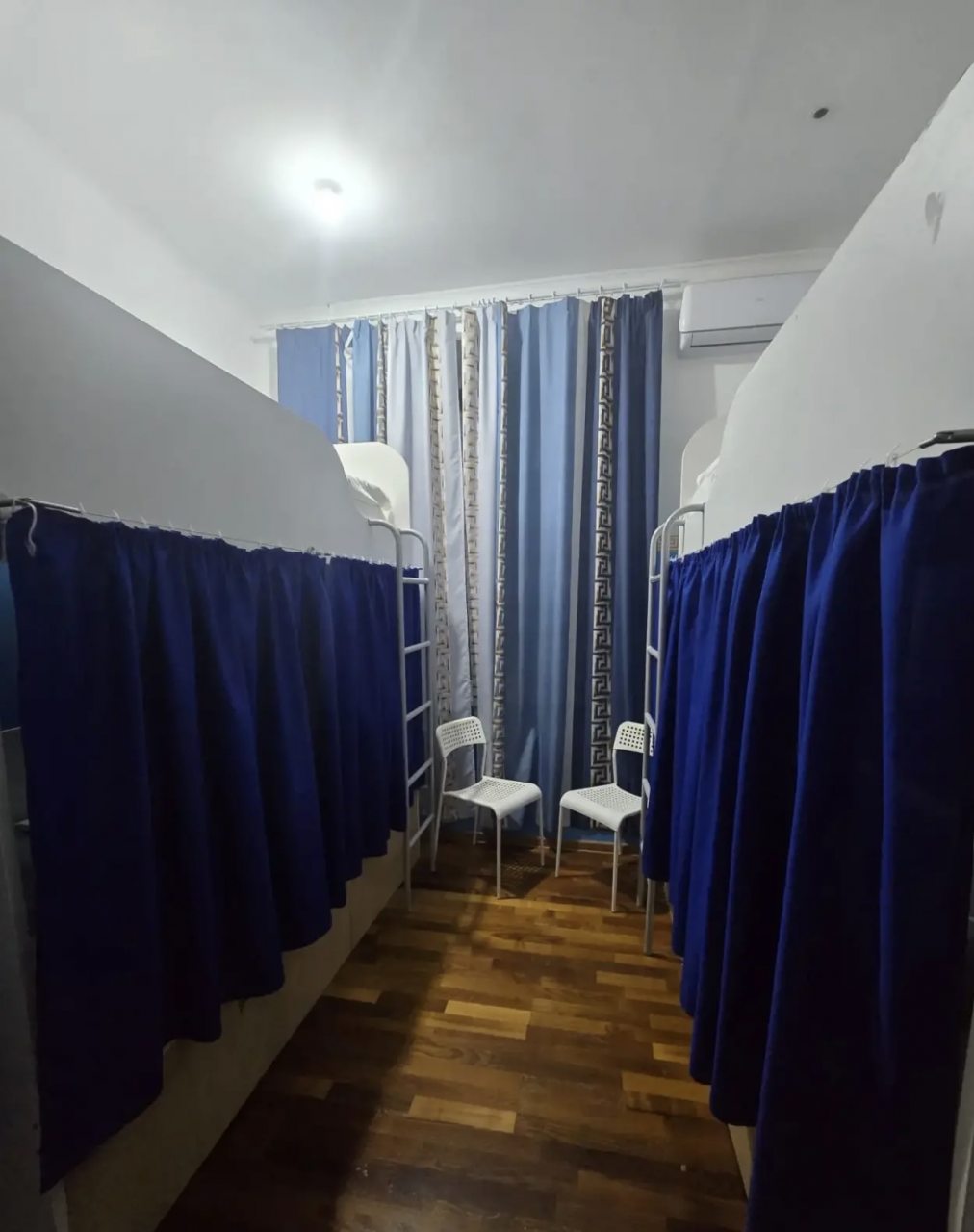 Шестиместный Женский (Греция), Хостел Вокруг Света