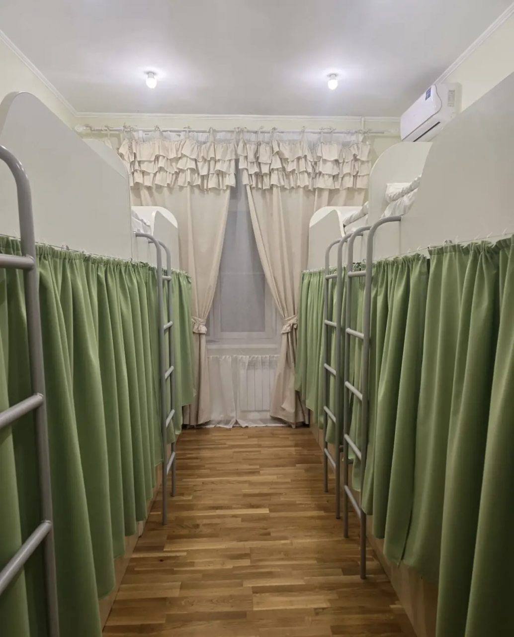 Восьмиместный Мужской (Тайланд), Хостел Вокруг Света