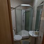 Одноместный (С одной односпальной кроватью без окна с санузлом и душевой в номере), Мини-отель IQ ОТЕЛЬ