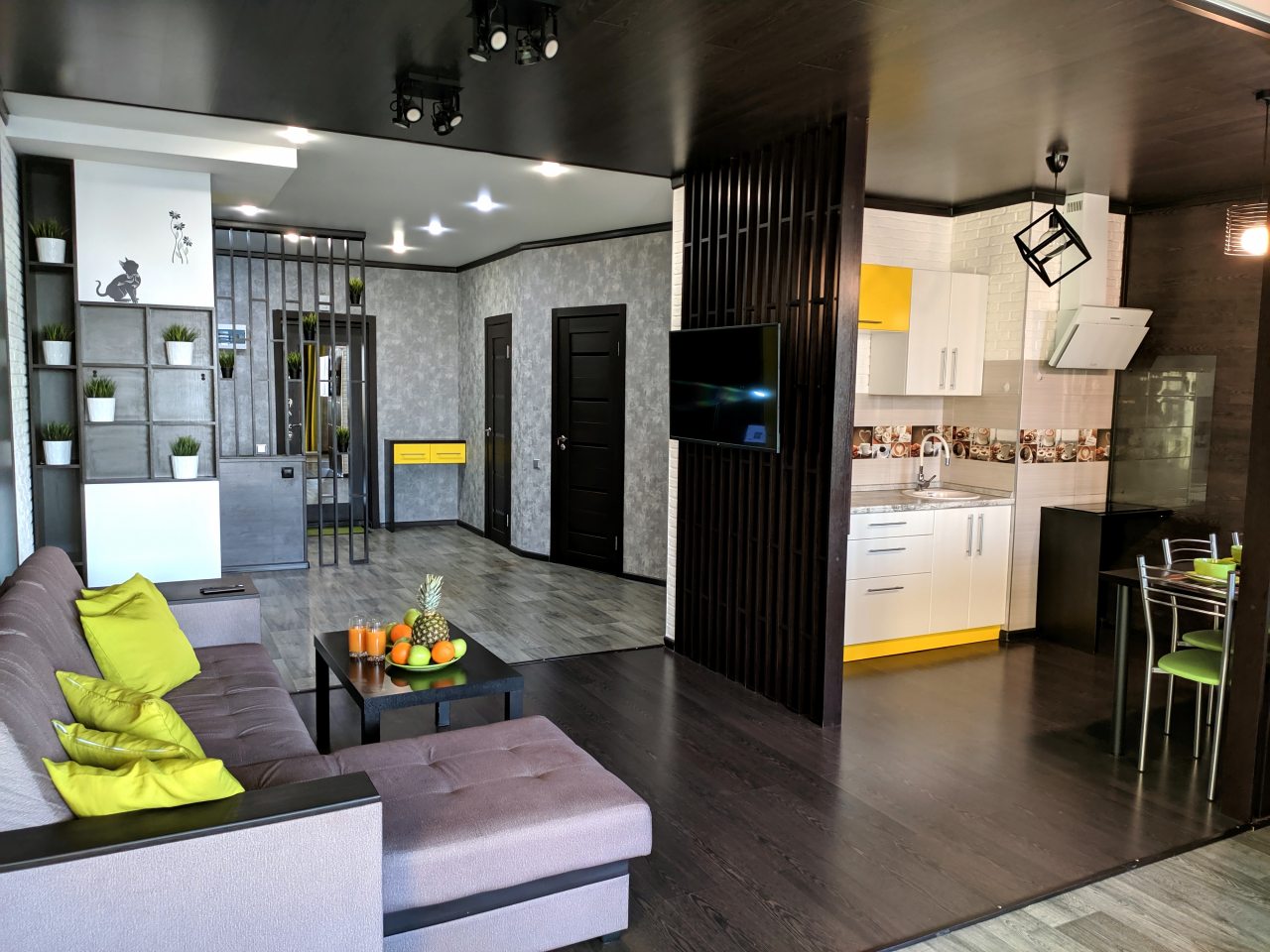 Квартира (Студия 65 м² в центре — напротив Педуниверситет, 5 минут до ж/д вокзала), Апартаменты Просторная студия 65м2 в центре напротив Педуниверситета
