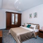 Апартаменты (Myhome Yourhome на ул. Академика Платонова д.10 к.4), Апартаменты Myhome Yourhome на улице Академика Платонова 10к4