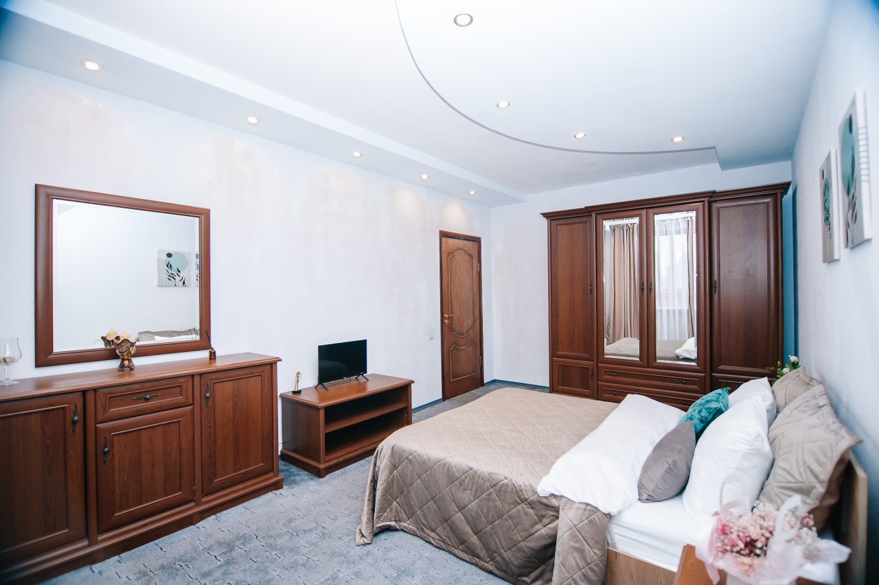 Апартаменты (Myhome Yourhome на ул. Академика Платонова д.10 к.4), Апартаменты Myhome Yourhome на улице Академика Платонова 10к4