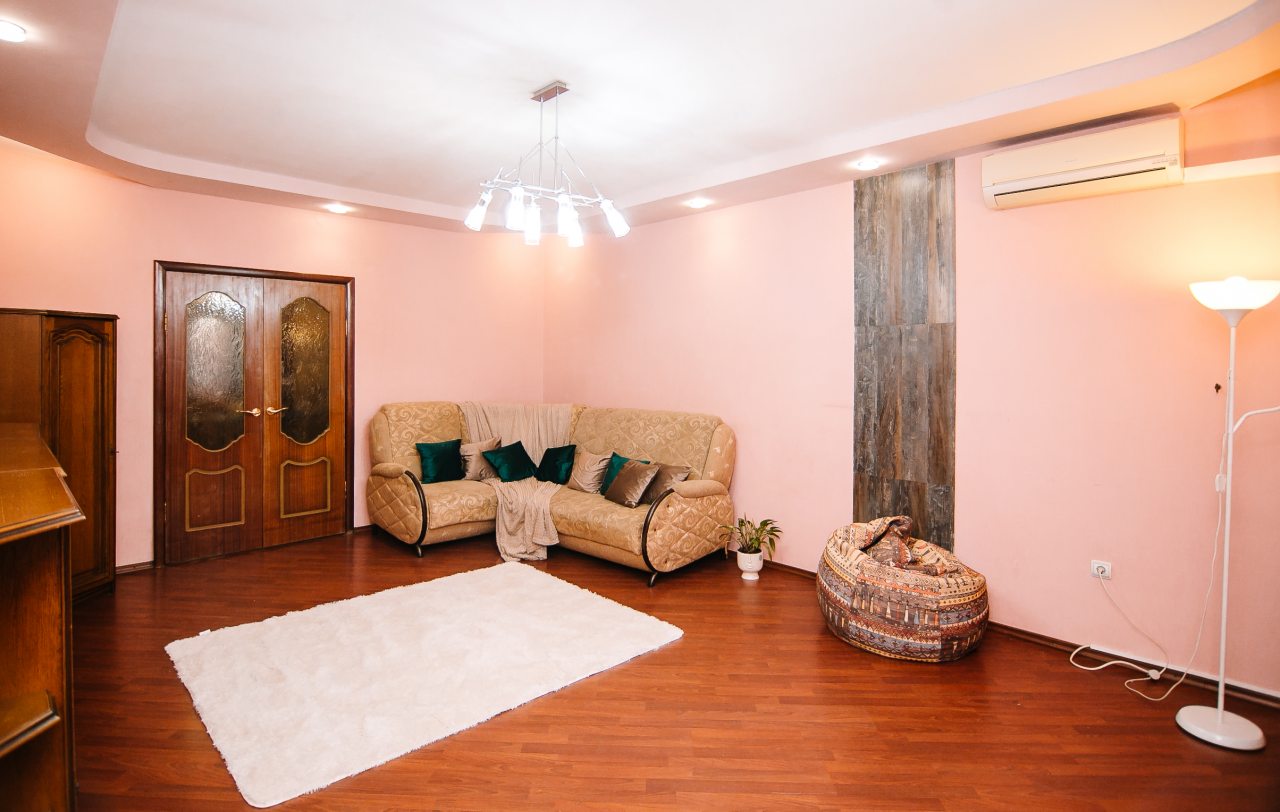 Апартаменты (Myhome Yourhome на ул. Академика Платонова д.10 к.4), Апартаменты Myhome Yourhome на улице Академика Платонова 10к4