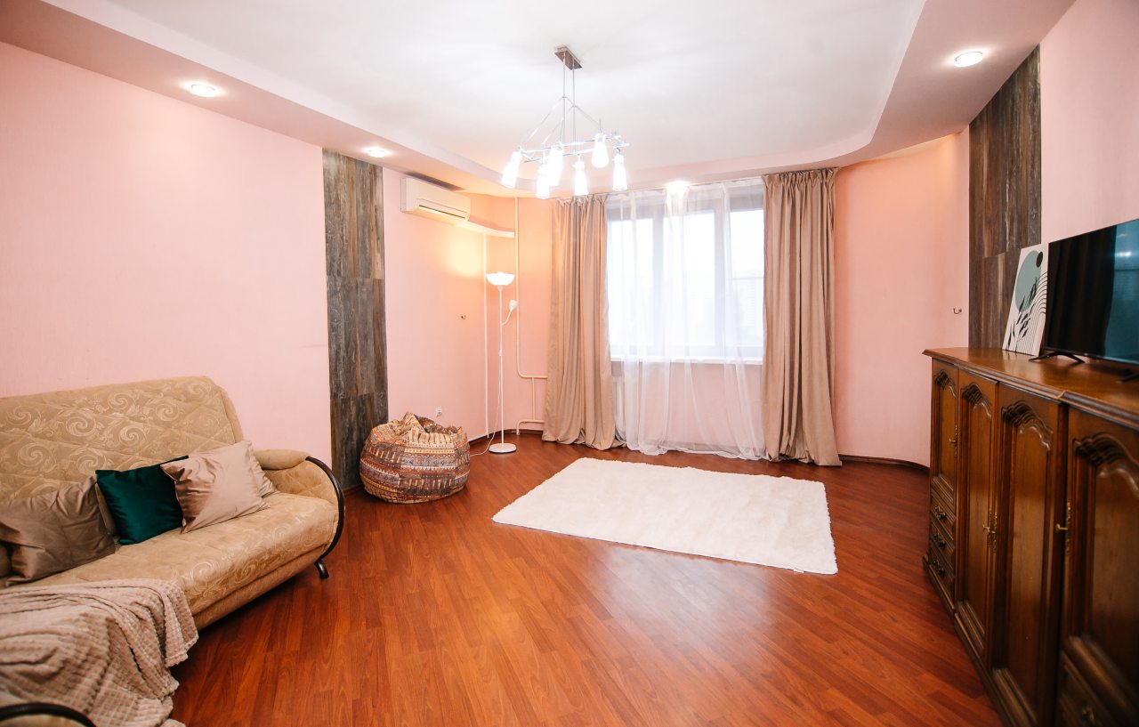 Апартаменты (Myhome Yourhome на ул. Академика Платонова д.10 к.4), Апартаменты Myhome Yourhome на улице Академика Платонова 10к4