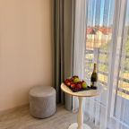 Делюкс (С балконом видом на море и горы до 3 гостей), Гостиница Калипсо