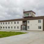 Фасад здания ГК Облака. Круглосуточная охраняемая парковка.