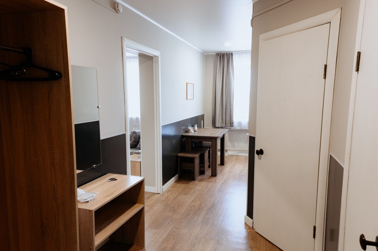 Апартаменты (Квартира на Байкальской 402), Апартаменты Соколов
