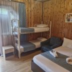 Трёхместный и более, Коттедж Мадлен