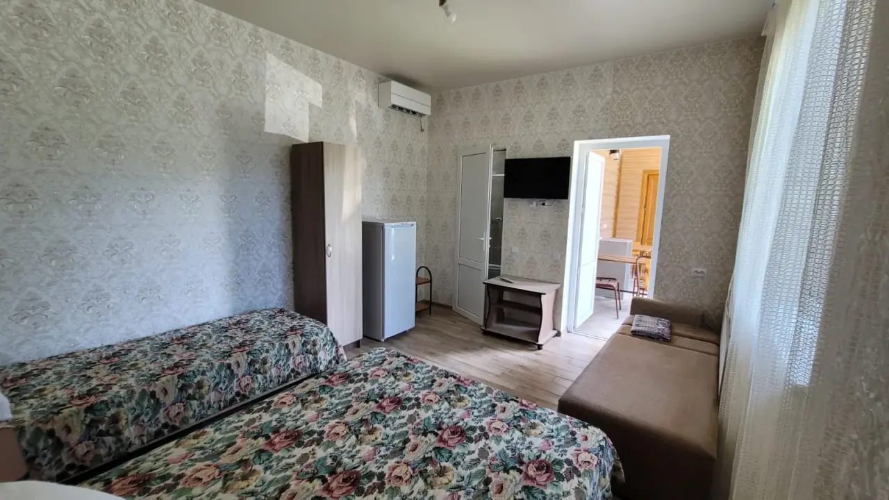 Трёхместный и более, База отдыха Дружба