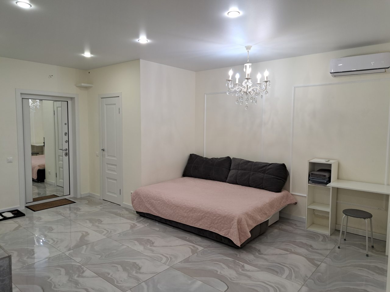 Квартира (Дизайнерская 2-комнатная), Апартаменты Good Sleep на Гвардейской 15