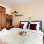 Восьмиместный (Прага), Апартаменты Life Apartments Прага