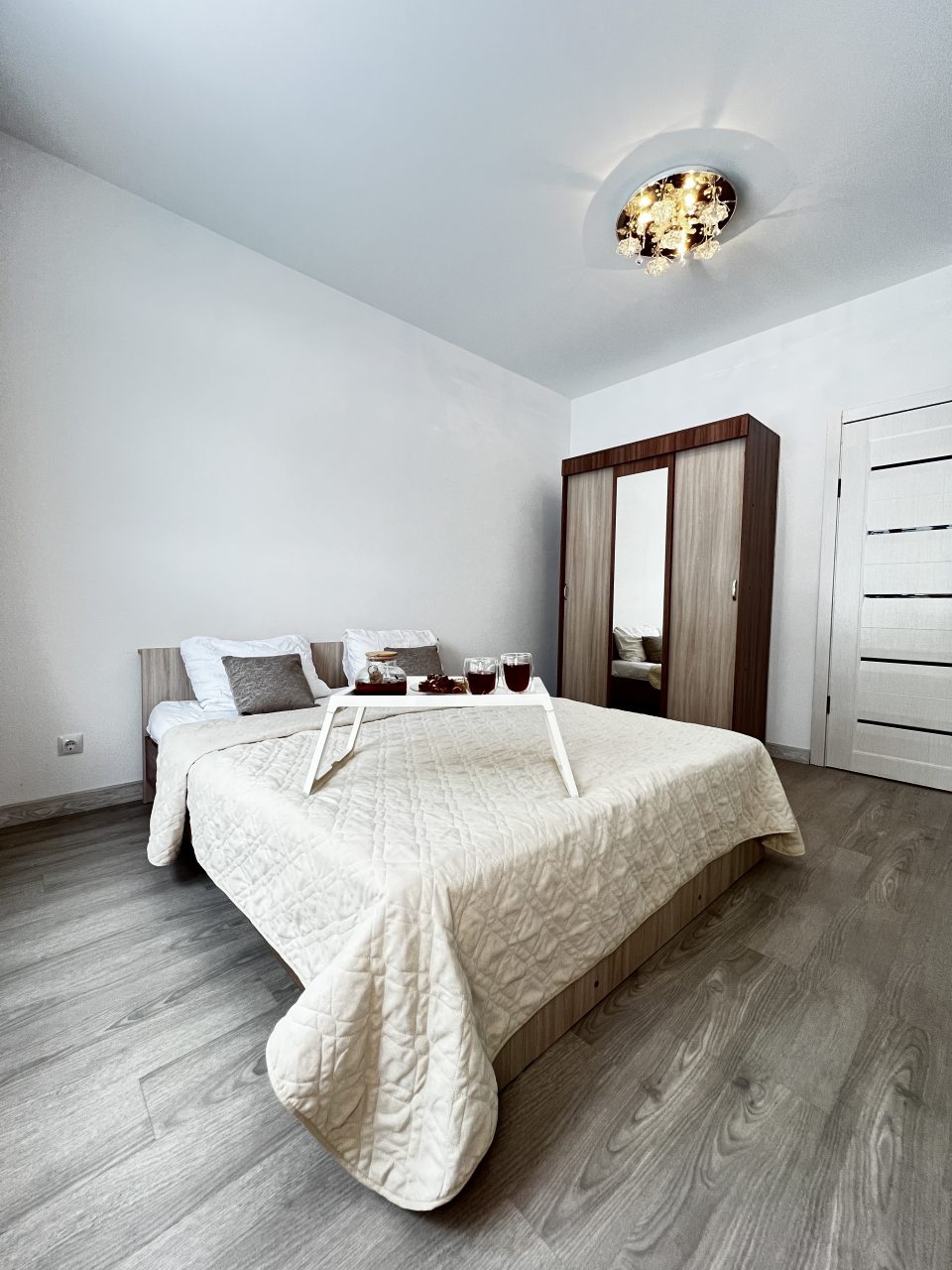 Шестиместный (Ясный берег 33, 1 этаж), Апартаменты HOME Ясный берег 33
