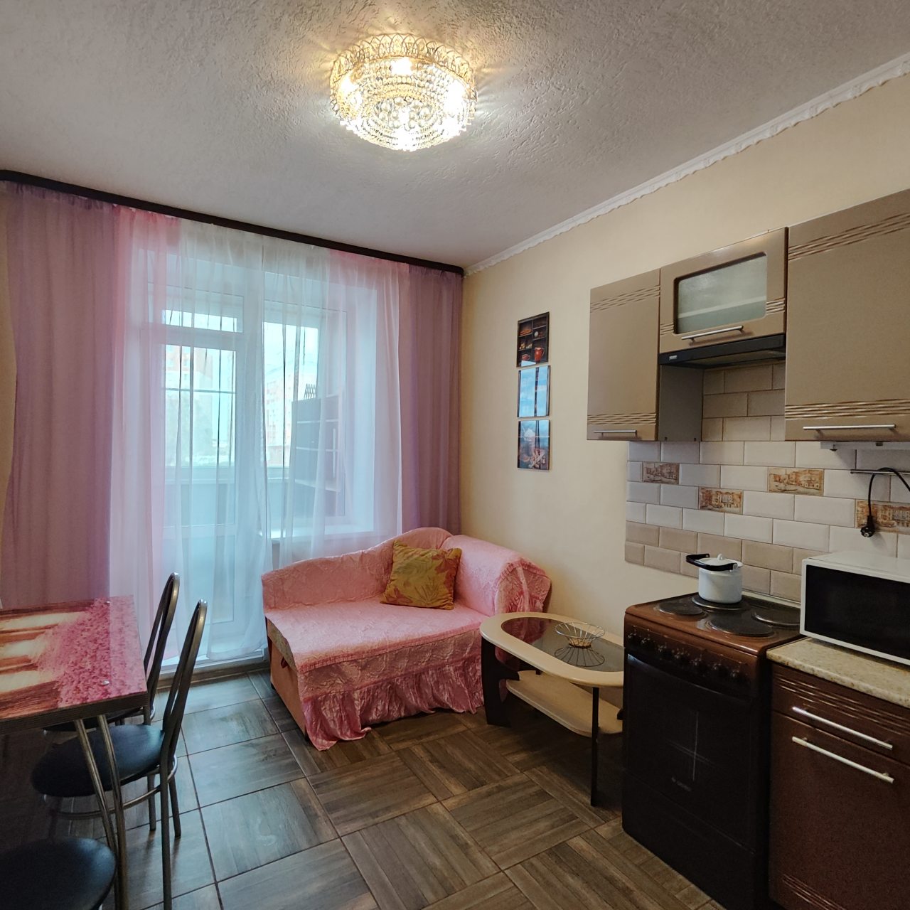 Квартира (Большая у ТЦ Крейсер), Апартаменты На Ставровской 1