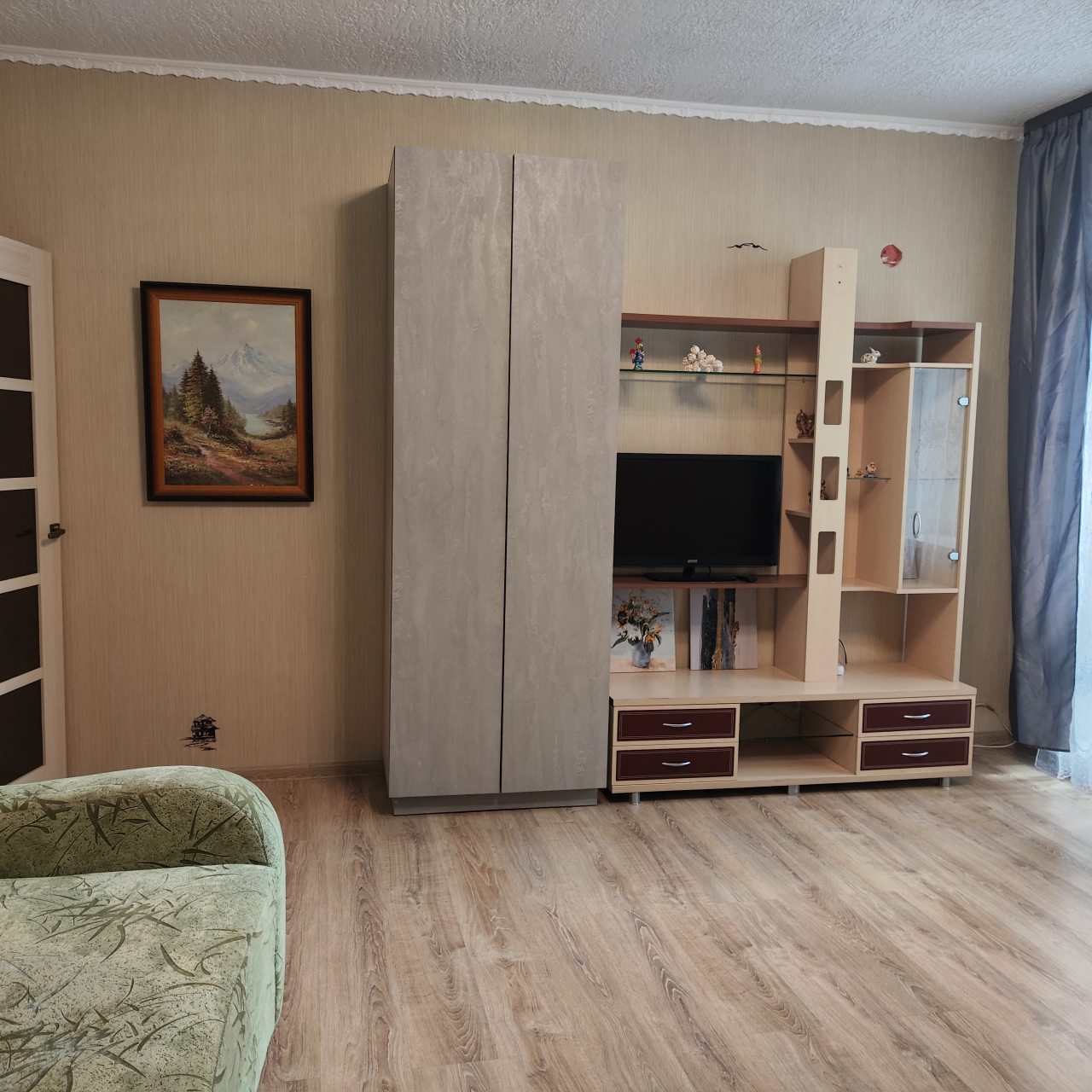 Квартира (Большая у ТЦ Крейсер), Апартаменты На Ставровской 1