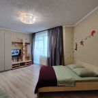 Квартира (Большая у ТЦ Крейсер), Апартаменты На Ставровской 1