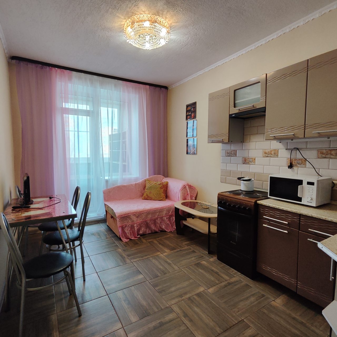 Квартира (Большая у ТЦ Крейсер), Апартаменты На Ставровской 1