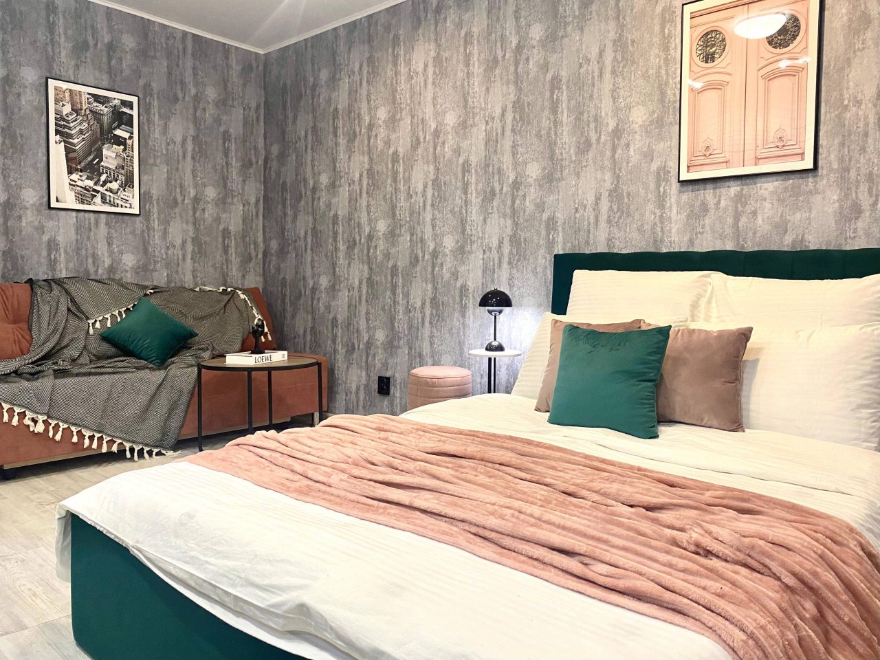 Четырехместный (У Гостиного двора — Liberty Sity Apartments), Апартаменты Liberty Sity Apartments на Революционной 14