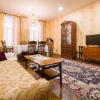 Апартаменты (На Коломенской), Апартаменты На Коломенской улице